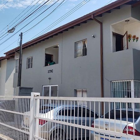 Apartamento Ubatuba - Praia grande - 200m da praia Bagian luar foto