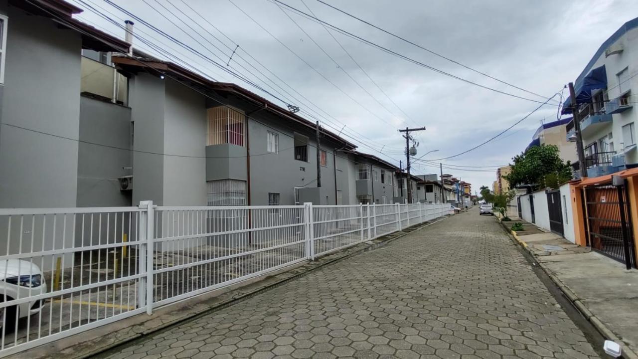 Apartamento Ubatuba - Praia grande - 200m da praia Bagian luar foto